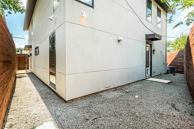 Building Photo - 2228 Madera St
