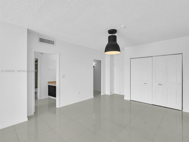 Building Photo - 300 Bayview Dr