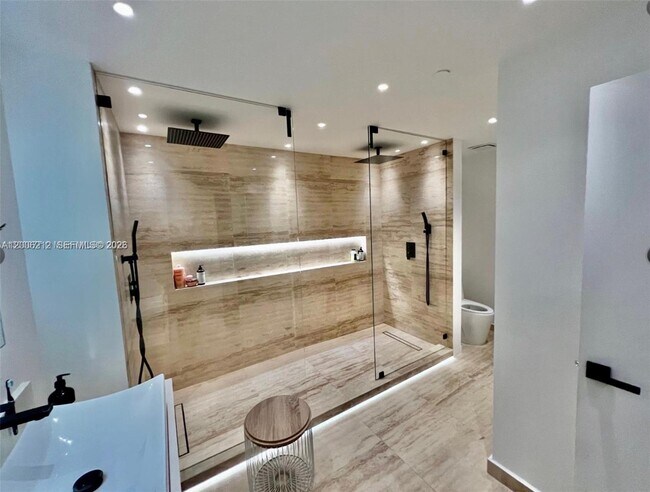 Building Photo - 3340 NE 190th St