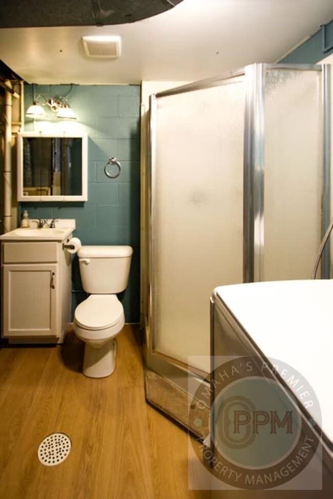 Building Photo - Charming 6 Bed 2 Bath Home Near the Offutt