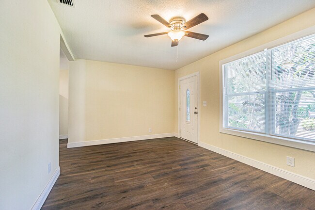 Building Photo - 505 E Virginia Ave