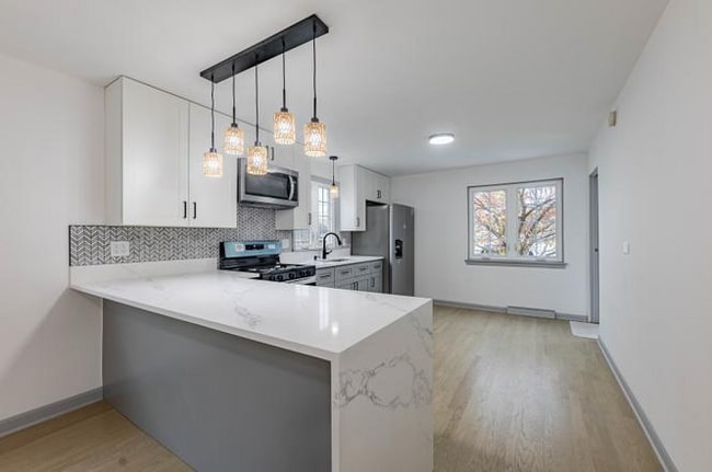 Building Photo - 3420 S Austin Blvd