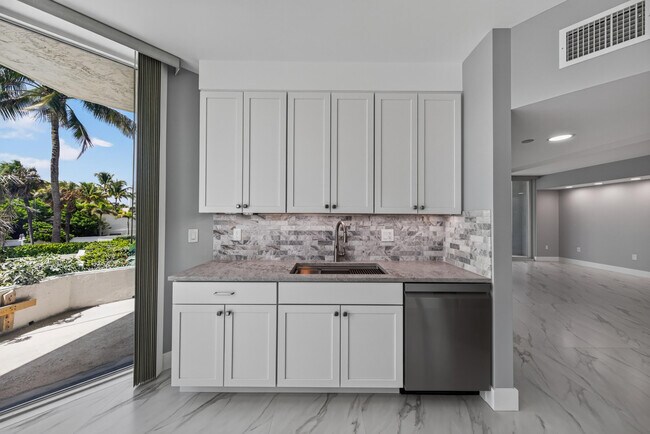 Building Photo - 1440 S Ocean Blvd