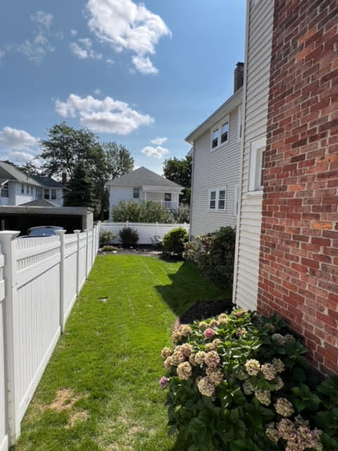 Building Photo - 508 School St