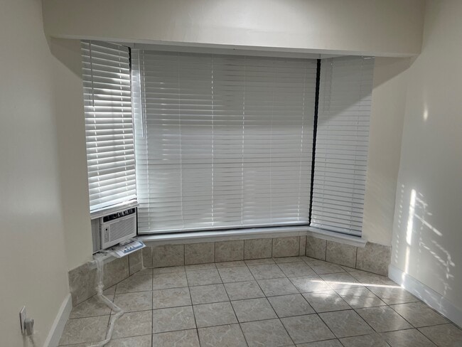 Building Photo - 10134 Kirkglen Dr