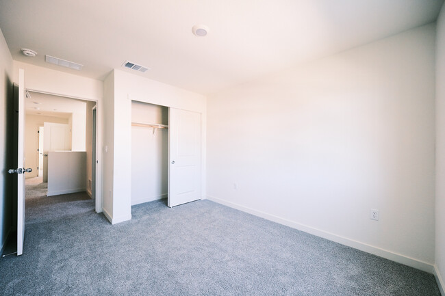 Building Photo - 2129 Shady Tree Cir