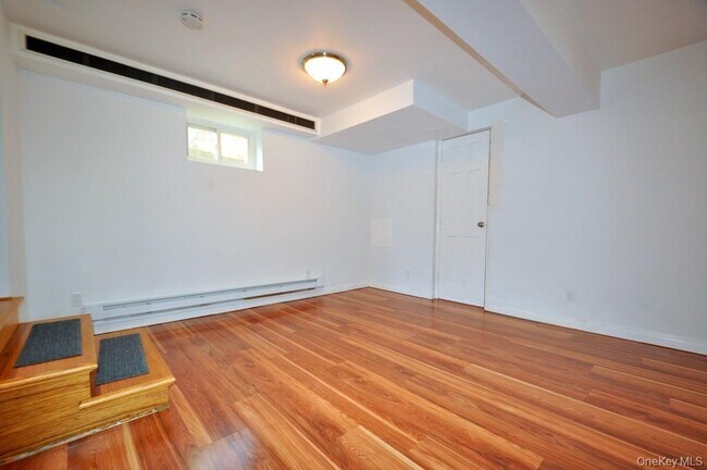 Building Photo - 34 Chestnut St