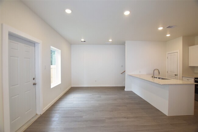 Building Photo - 1230 3rd Ave N