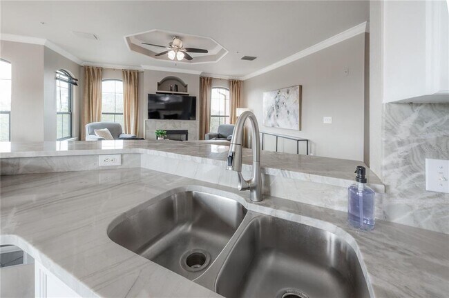 Building Photo - 2709 Via Cipriani