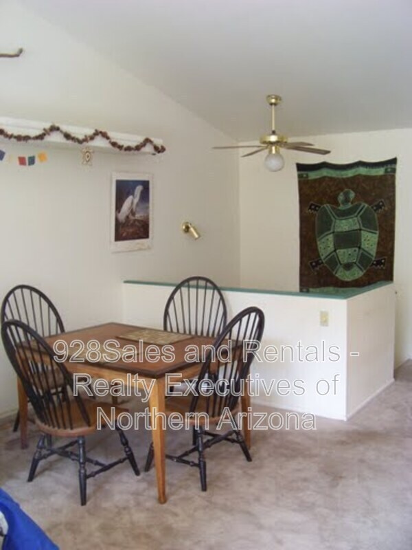 Building Photo - 111 E Oak Ave