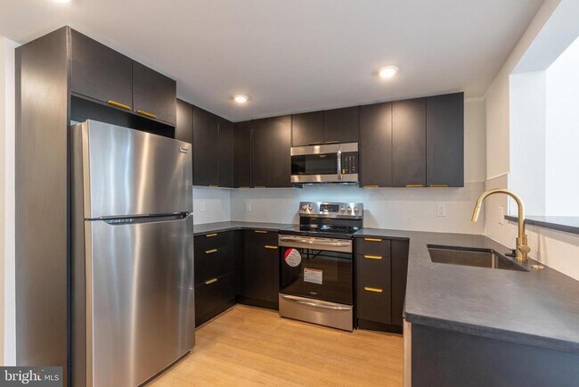 Building Photo - 1134 Pine St