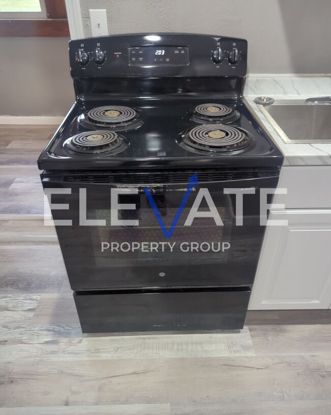 Building Photo - 410 E 6th St