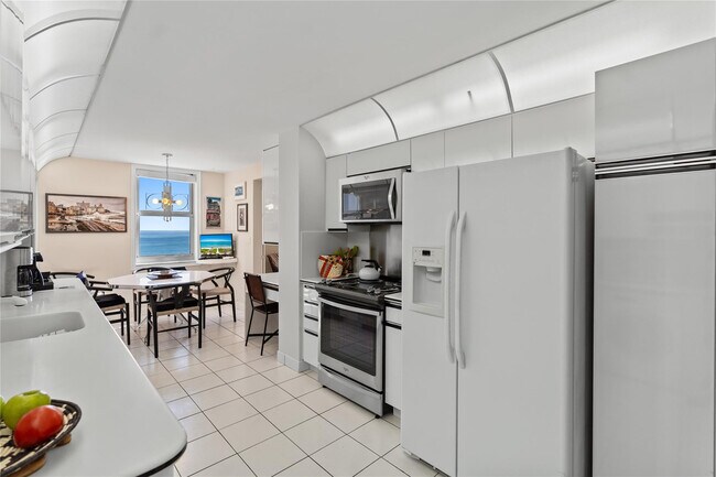 Building Photo - 1920 S Ocean Dr