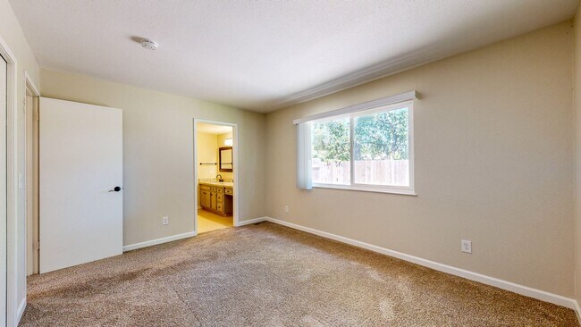 Building Photo - Rincon Valley Single Level, Landscaper Included!