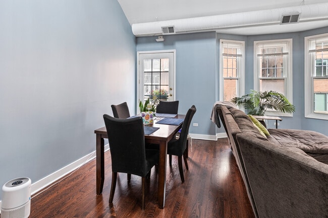 Building Photo - 811 W Superior St