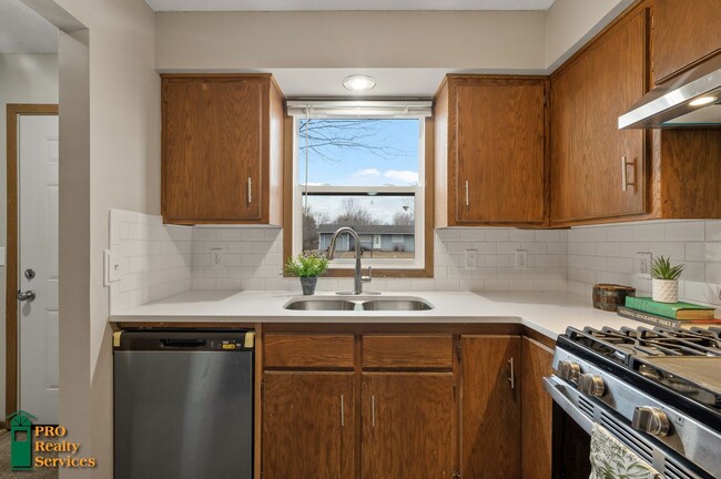 Building Photo - 3 Bedroom House **Half Off May Rent with a...