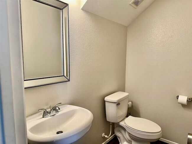 Building Photo - 3910 Mossy Pl Ln