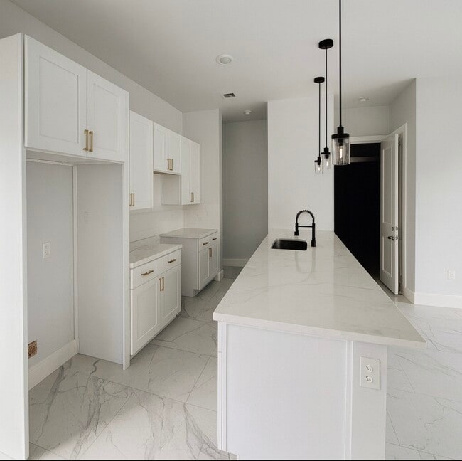 Building Photo - 8132 Penrod St