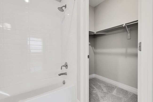 Building Photo - $2,775 - 3 Bed, 3 Bath Condo in Aurora wit...