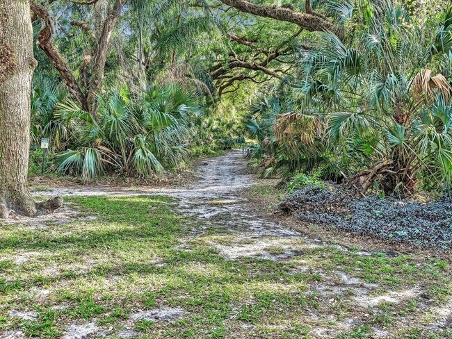 Building Photo - 9470 Poinciana Pl