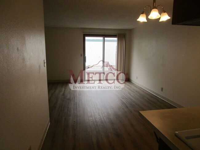 Building Photo - 04703