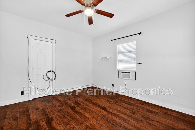 Building Photo - 1129 W Owings St