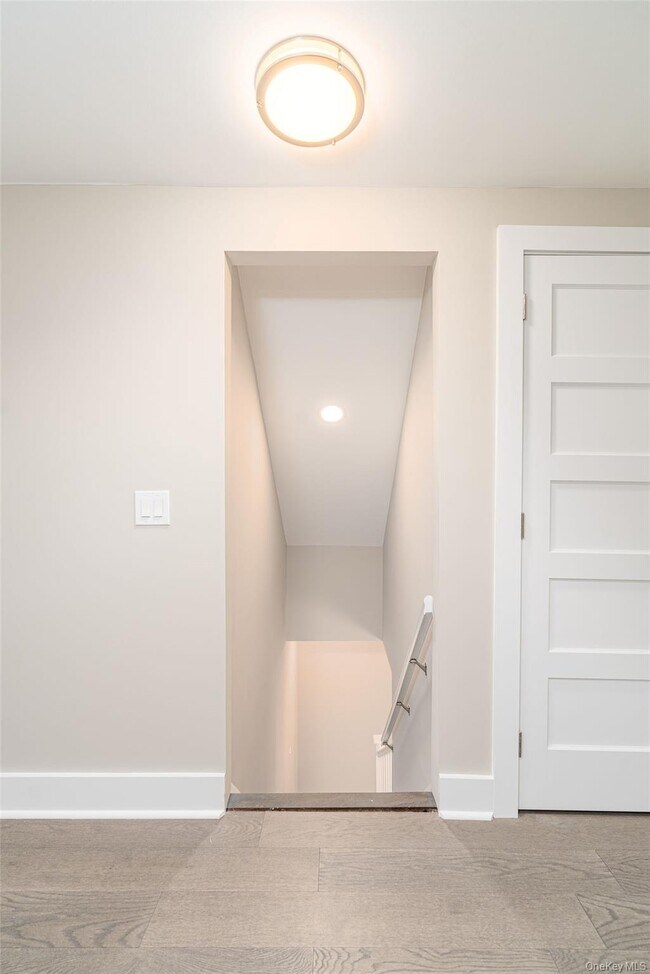 Building Photo - 970 Village Ln