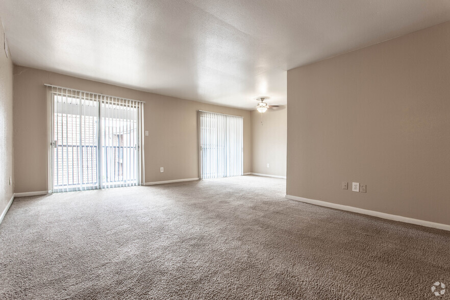 1 BR, 1 BA - 790 SF - Crossview Court