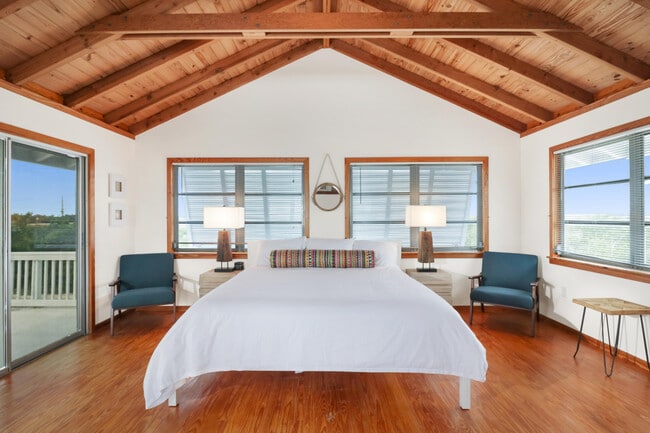 Building Photo - 53 Barry Ave