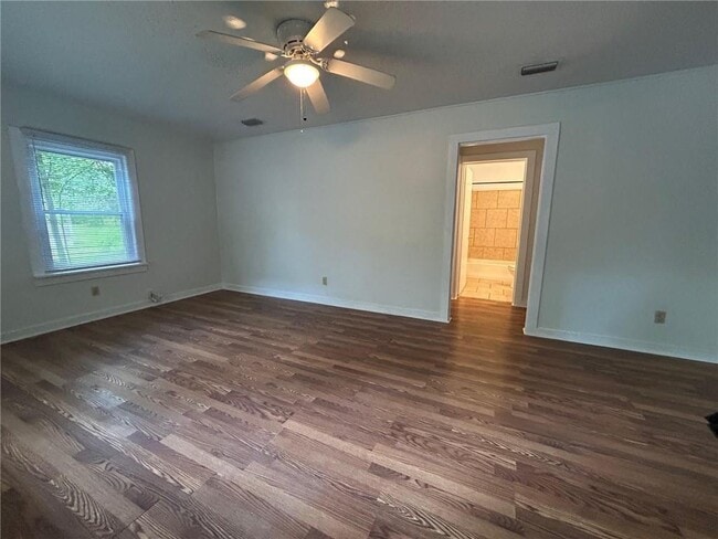 Building Photo - 909 Pansy Ct