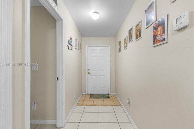 Building Photo - 2412 Millie Ave S