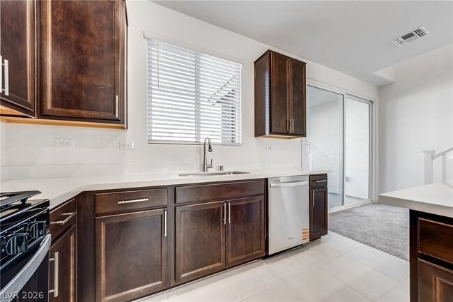 Building Photo - 5838 Kips Bay St