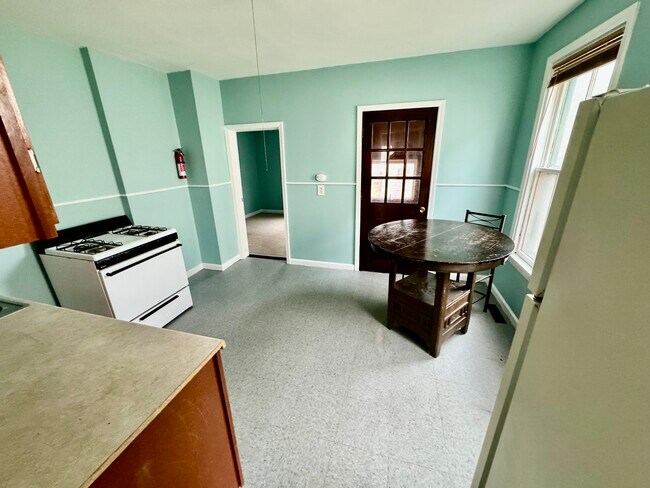 Building Photo - 1206 Maple St