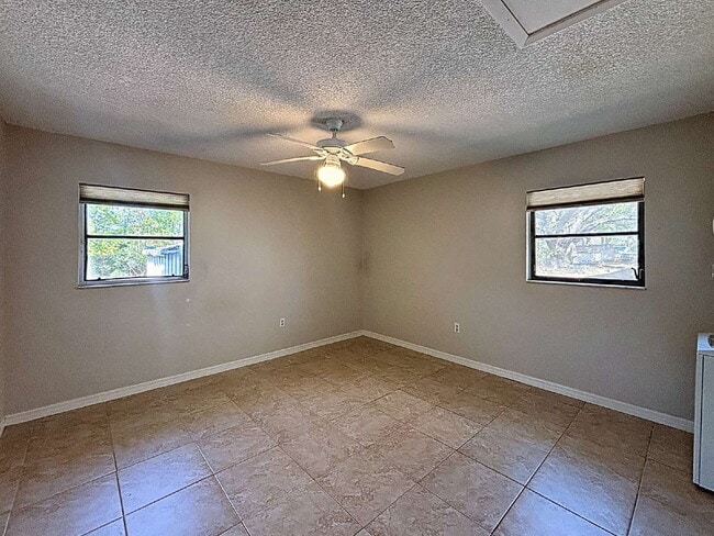 Building Photo - 10597 101st Ave