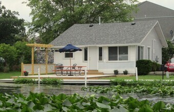 Building Photo - Off Season Rates at Lake Wawasee!