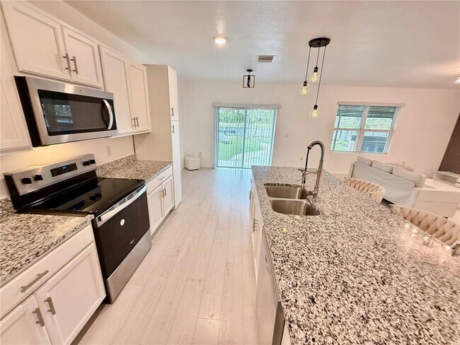 Building Photo - 2731 House Finch Rd