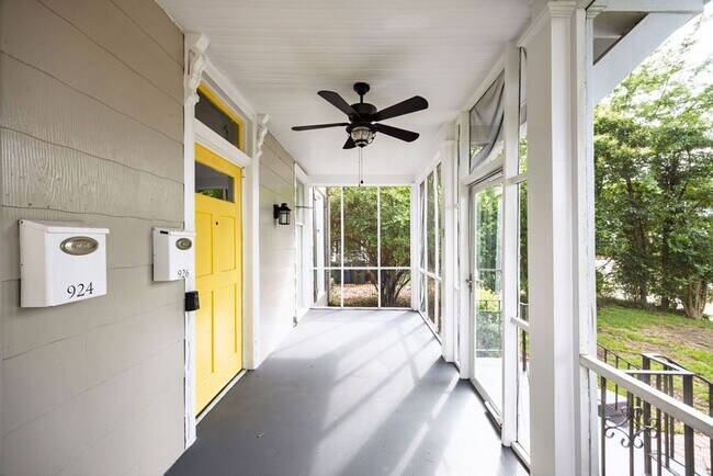 Building Photo - Downtown home walking distance to Mercer L...