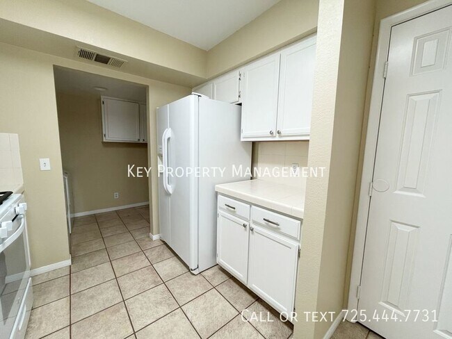 Building Photo - 3 BEDROOM 3 BATH TOWNHOME IN HENDERSON NEA...