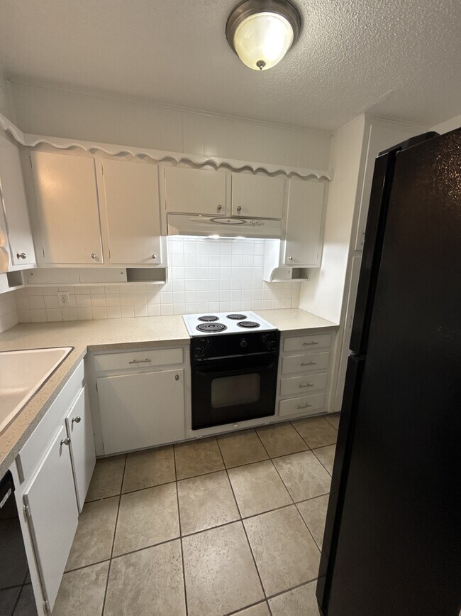 Building Photo - 212 Wilshire Dr