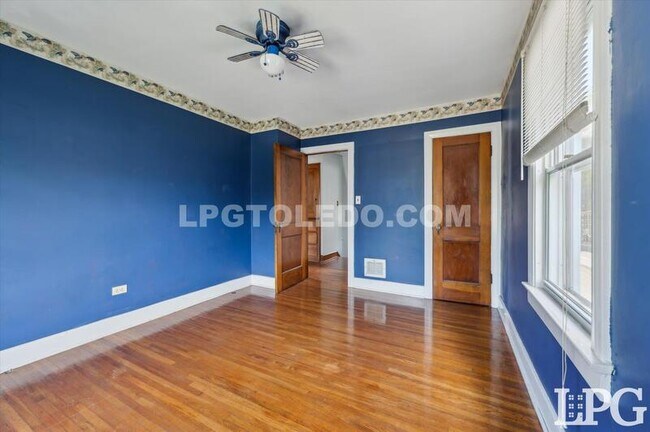 Building Photo - 2029 Berdan Ave