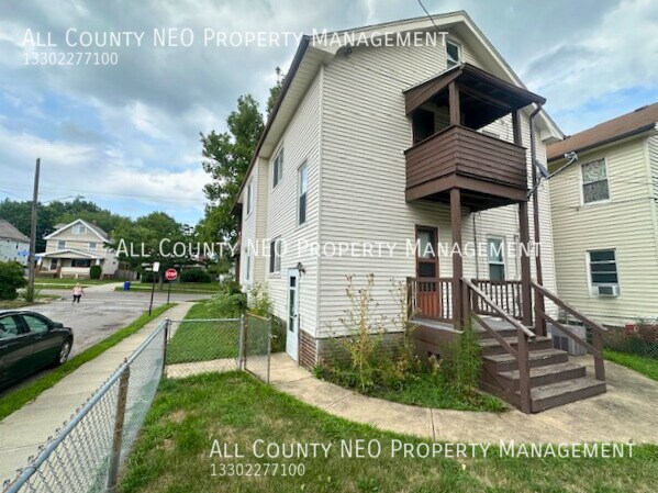 Building Photo - Cozy 2-Bedroom with Ample Storage and Char...