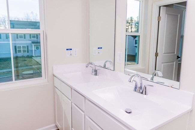 Building Photo - 4 Bedroom Home in Waynesboro