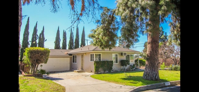 Building Photo - 9966 Glencrest Cir