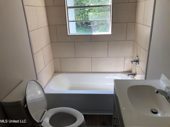 Building Photo - 213 Van Voris St