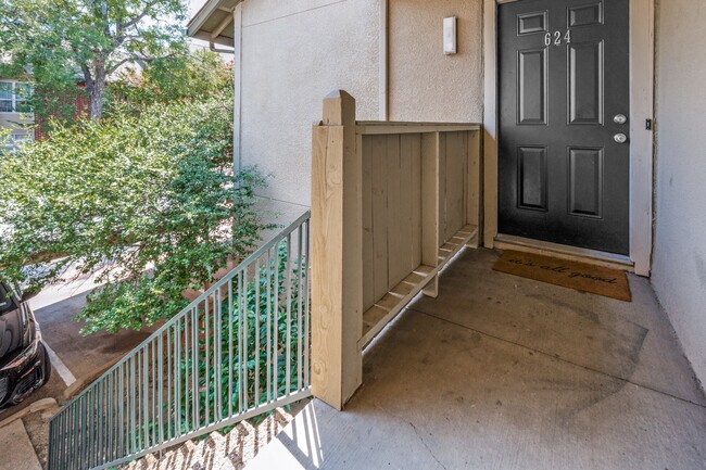 Building Photo - 8601 Park Ln