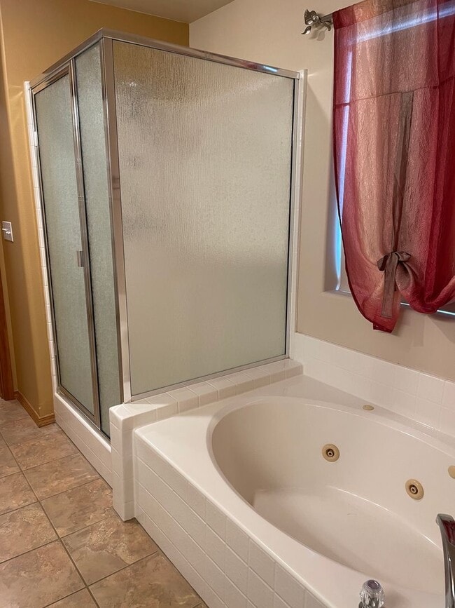 Building Photo - Well Maintained Home in Desirable Pelican ...