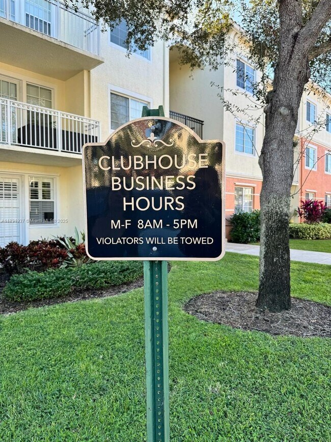 Building Photo - 9825 Baywinds Blvd