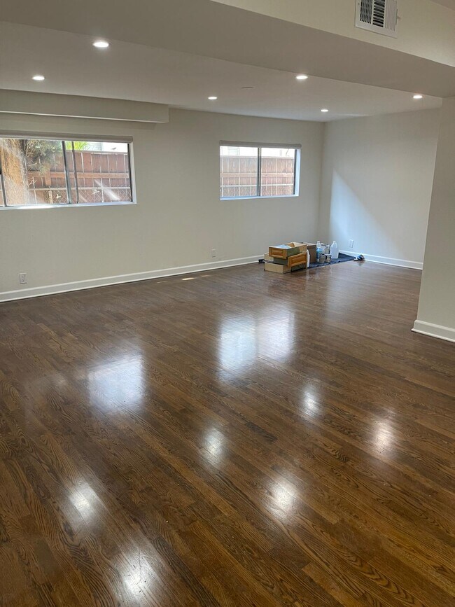 Building Photo - 12244 Magnolia Blvd