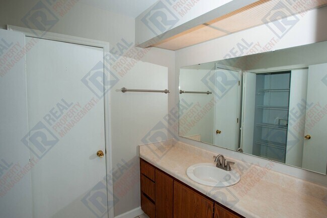 Building Photo - $1790 for Beautiful Durham Townhouse for Rent