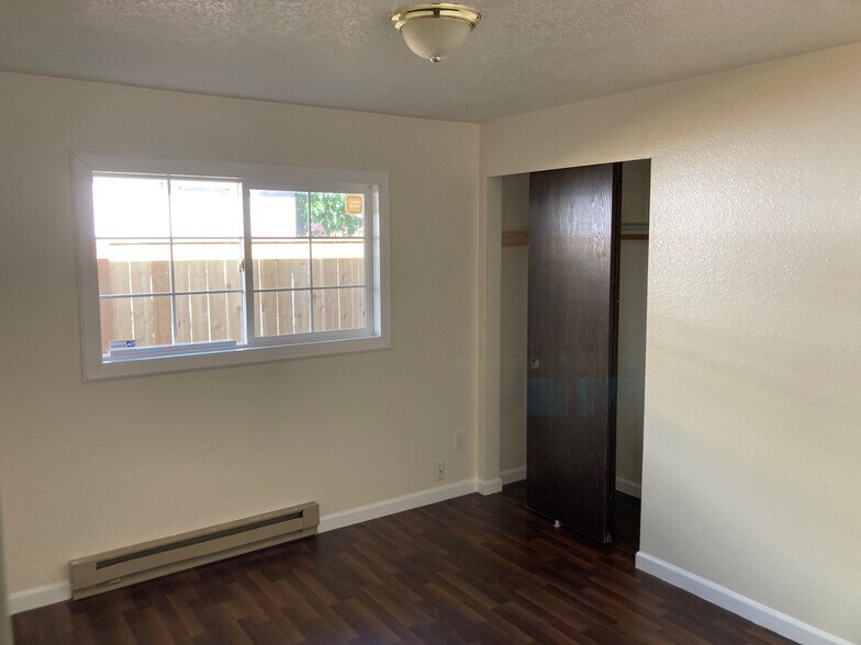 Building Photo - 7007 SE Cora St